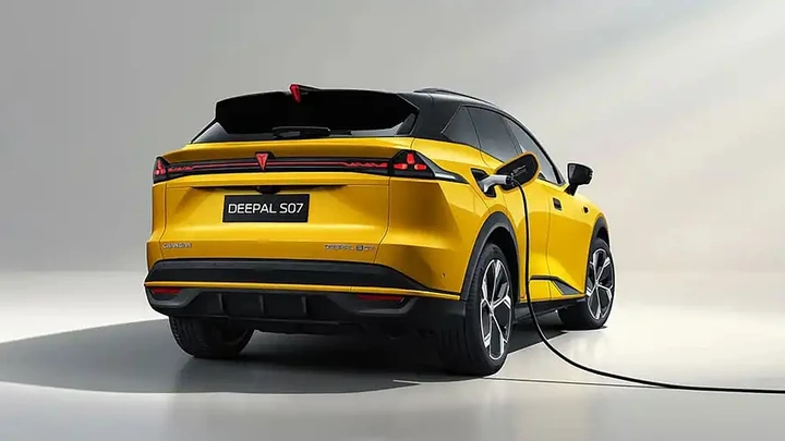Changan Deepal S07, il SUV cinese aggiunge il motore termico: 1.060 km di autonomia
