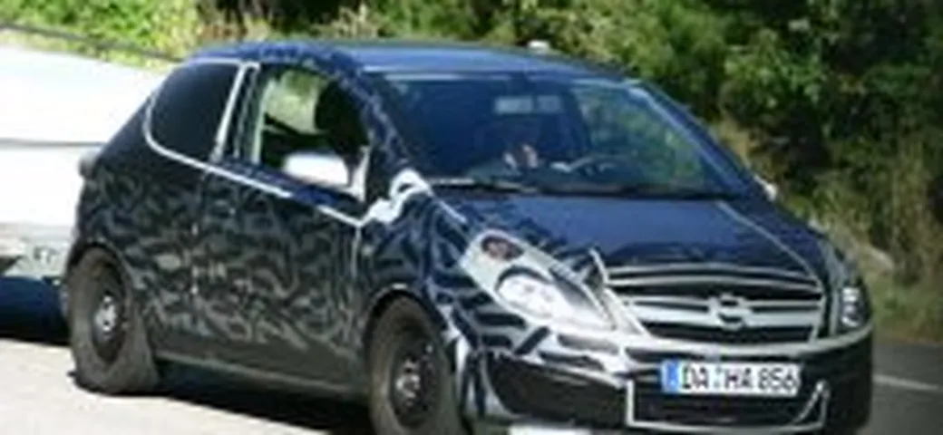 Foto spia della Opel Corsa 2006