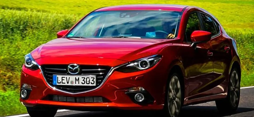 Mazda 3 contro alto voltaggio in video