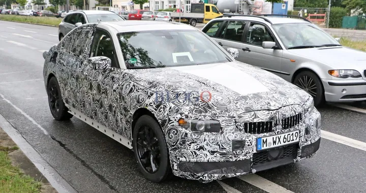 BMW Serie 3 2018: foto spia degli interni