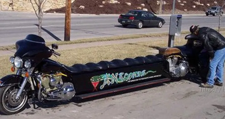 Moto Limousine