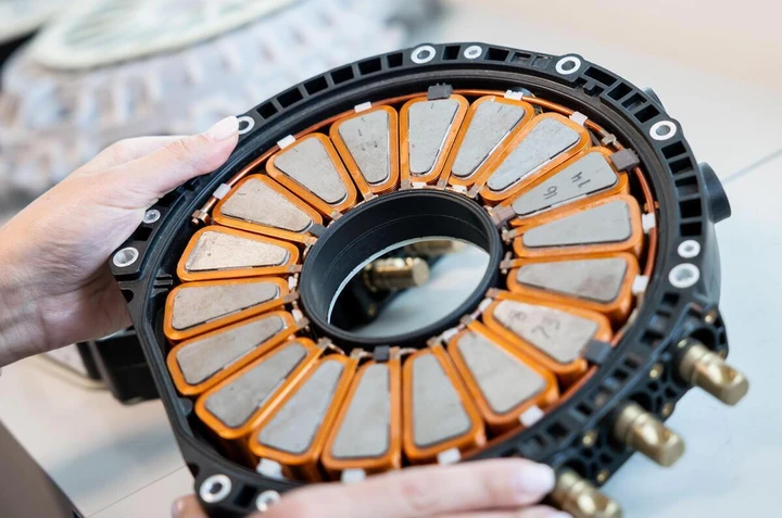 Un motore da 738 CV con un peso di 13,1 kg: è già rivoluzionario
