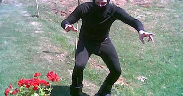 Foto del giorno: Motociclista o Diabolik?
