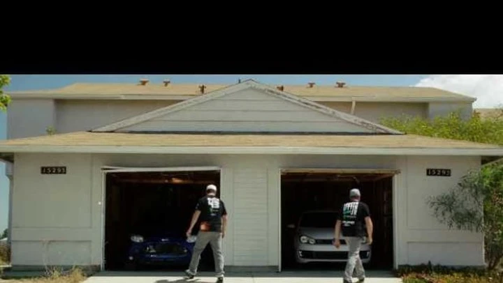 Una Ford Focus ST guidata da Ken Block sfida una VW Golf GTI