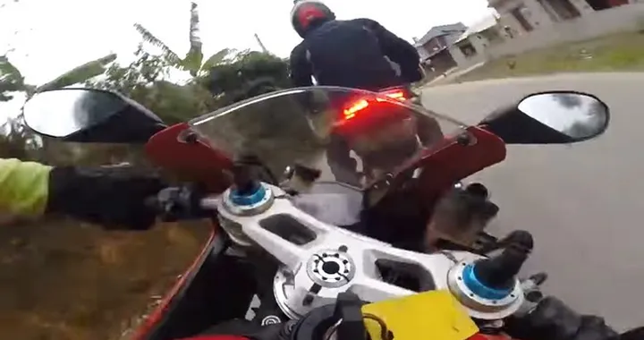 Zero distanza di sicurezza: Ducati Panigale S a terra [Video]