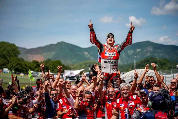 MotoGP Mugello 2018: Strepitoso assolo di Lorenzo, Dovizioso e Rossi sul podio