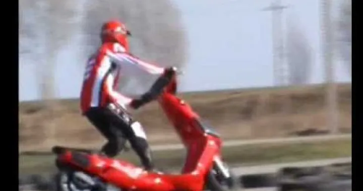 Video: SuperbikeBoard il maxi monopattino a motore