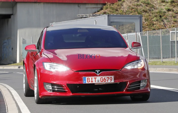 Tesla Model S: preparativi in vista del record al Nurburgring?