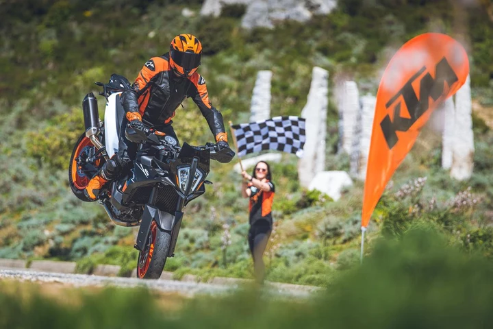 KTM 890 SMT 2023 promozione Tech Pack