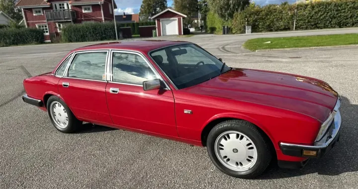Jaguar dimenticata in garage per 21 anni: sono state conservate persino le multe