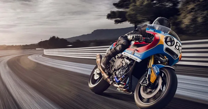 Praëm BMW S1000RR Custom: fascino vintage