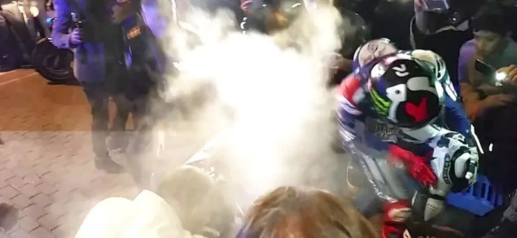 Ustione per Lorenzo nella festa di Maiorca [Video]