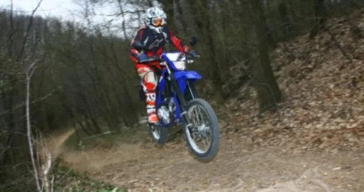 Yamaha WR 125 voglia di libertà per i giovani motociclisti
