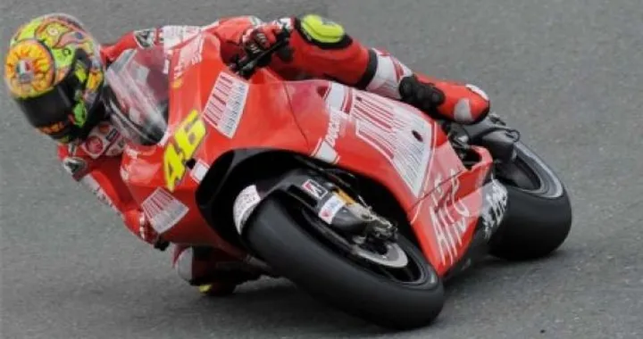 Foto del giorno: finalmente Rossi sulla desmosedici