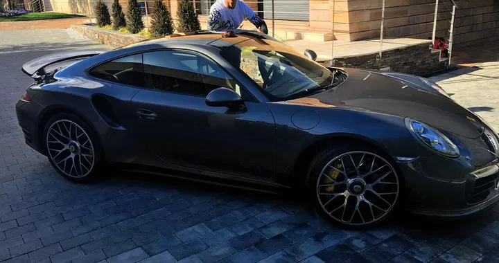 Ronaldo "stecca" il Pallone d'Oro: si consola con la Porsche 911 Turbo S