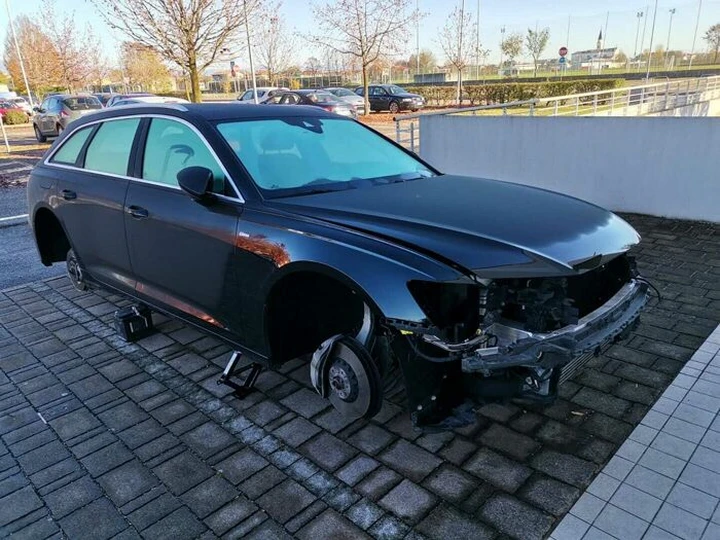 Fanali, paraurti, volanti e non solo: i pezzi d'auto più rubati in Italia