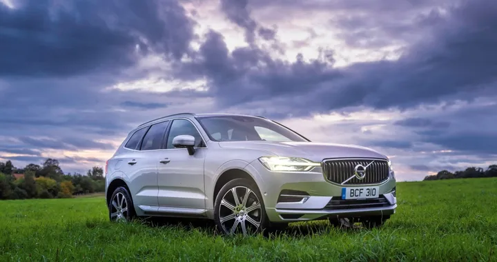 Volvo XC60: le nuove varianti mild-hybrid e plug-in hybrid