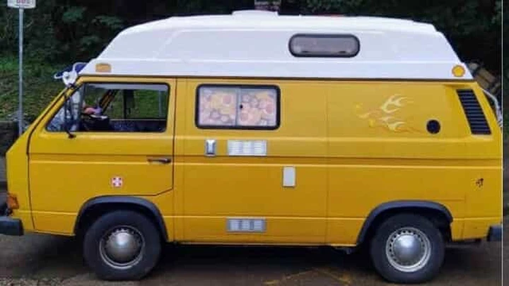 Camper giallo rubato a Roma: la disavventura a lieto fine dei turisti francesi