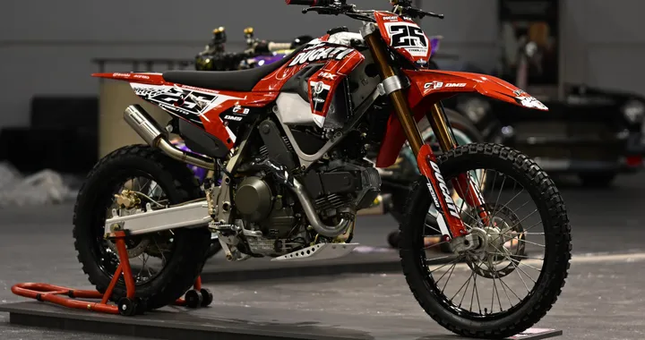 Ducati Desmo450 MX ispira la MX900 Tributo su base Cagiva