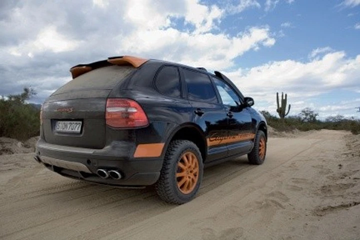 Una Porsche Cayenne S alla conquista della Siberia