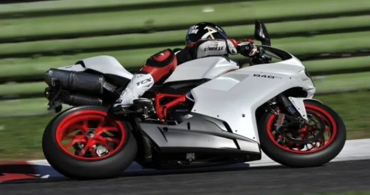 TEST: Faccia a faccia con la Ducati 848 Evo