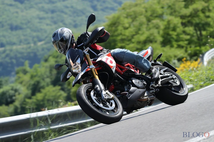 Aprilia Dorsoduro 900: test su strada
