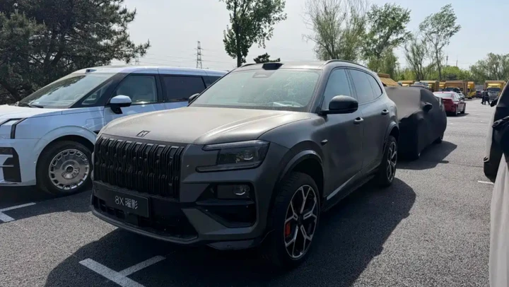 Zeekr 8X Yao Ying, SUV ibrido da 1.381 CV: l'ultima frontiera della Cina