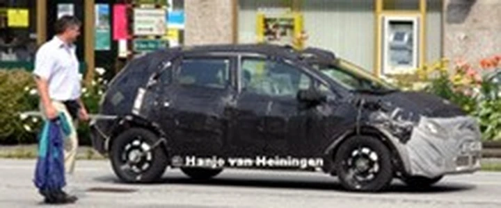 Foto-spia: nuova Mégane (o Peugeot 308?)