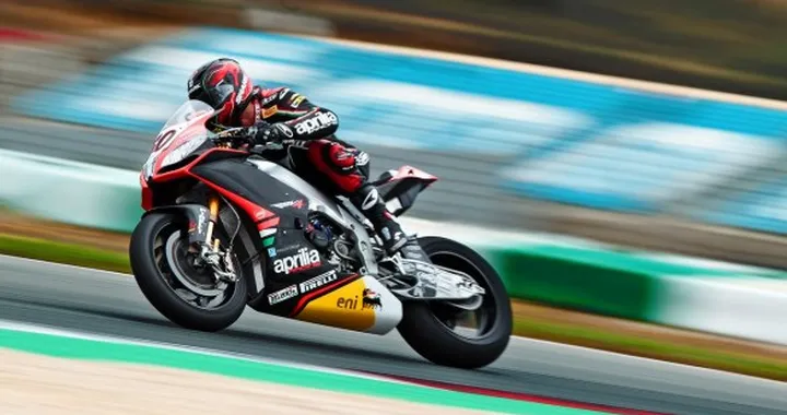 SBK, Imola: Melandri, Sykes e Laverty all'inseguimento della 'lepre' Guintoli