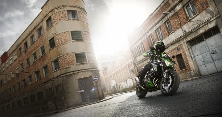 Kawasaki: nuove promozioni su ER-6n, Z800 e Z800e
