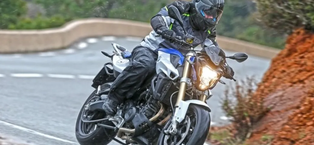 BMW F800R MY 2015: prova su strada