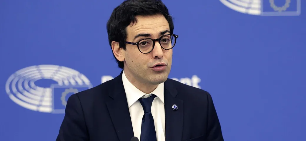 Neutralità tecnologica, l'UE rivede gli obiettivi sulle emissioni auto