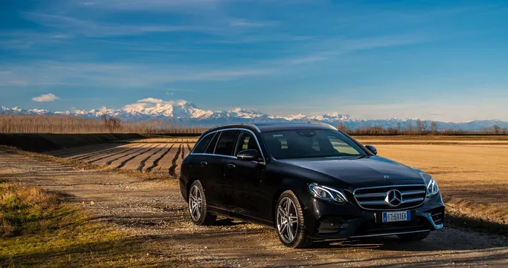 Mercedes Classe E station wagon: prova su strada, ammiraglia d'attacco [Video]