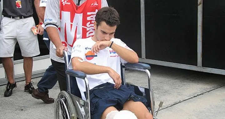 Pedrosa cade nelle libere ma domenica correrà