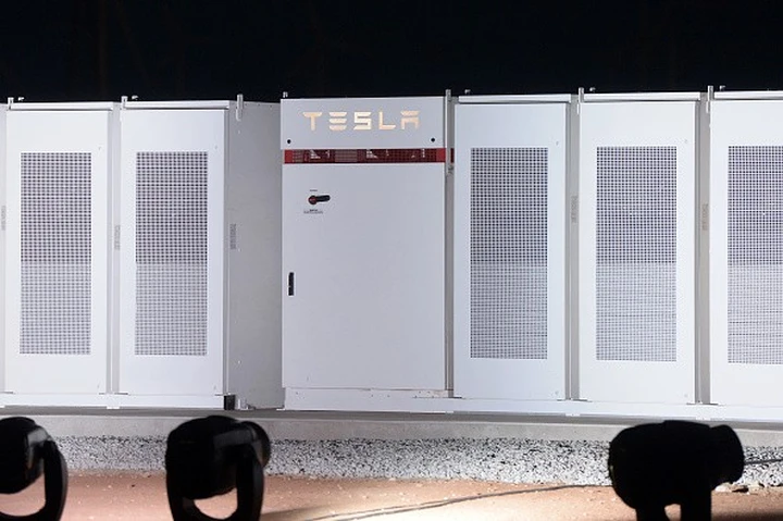 Tesla invia le sue batterie a Porto Rico, devastata dall'uragano Maria