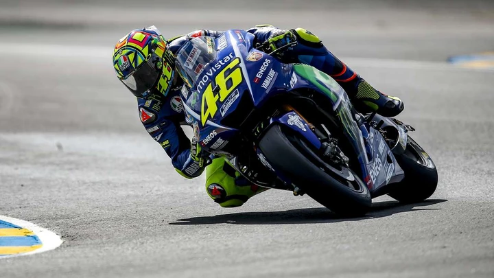 MotoGP Le Mans 2017, Valentino Rossi fatica nelle libere