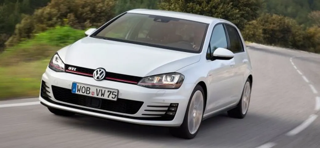 Volkswagen Golf: in arrivo il tetto in carbonio per la GTI e la R?