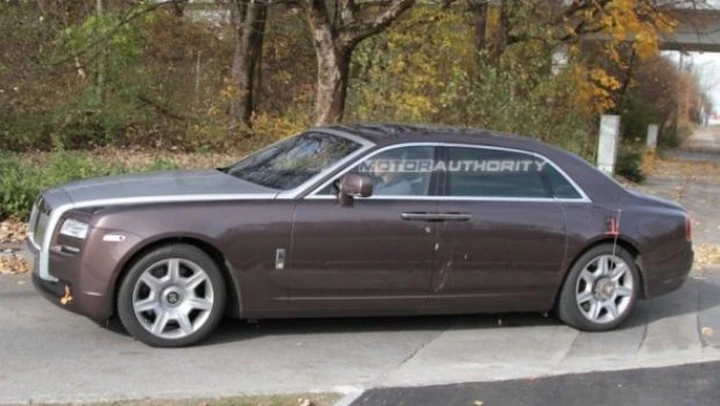 Rolls-Royce Ghost: prime foto spia della variante a passo lungo