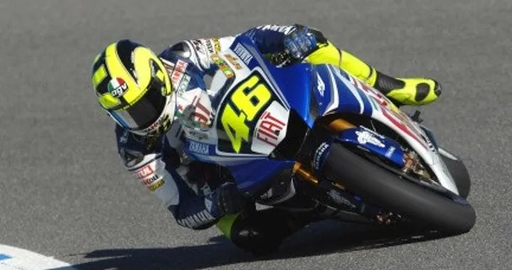 MotoGP: pole position per il missile Rossi