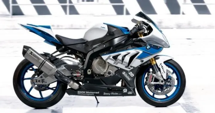 BMW S1000RR HP4: nuove immagini