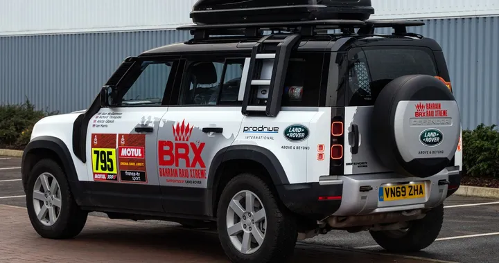 Dakar 2021: due Land Rover Defender a supporto del team Bahrain Raid Xtreme