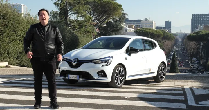 Renault Clio E-Tech: la prova su strada