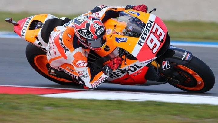 Assen, valzer fra bizzarrie del tempo e cambi moto. E' sempre Marc Marquez (Honda): e otto! E Rossi (5°) perde il 2° posto in classifica