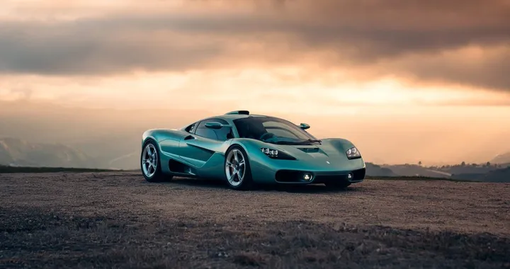 La supercar che si ispira alla McLaren F1: 690 CV, cambio manuale e solo 64 esemplari