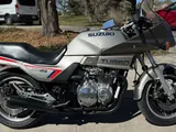 Suzuki XN85 Turbo: l'icona giapponese torna sotto i riflettori