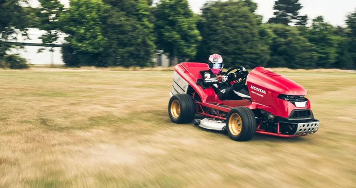 Honda Mean Mower V2: il trattorino da 193 cv a Goodwood [Video]