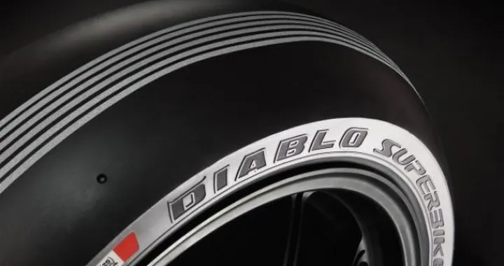 Pirelli "Silver Stripes" per i 25 anni della SBK