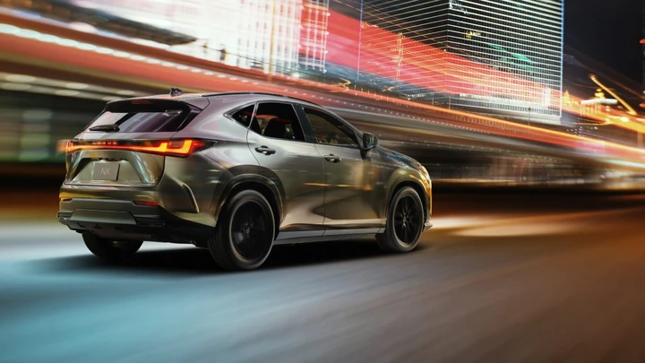 Lexus NX si rinnova, oltre 100 km in elettrico e arriva persino il profumo a bordo