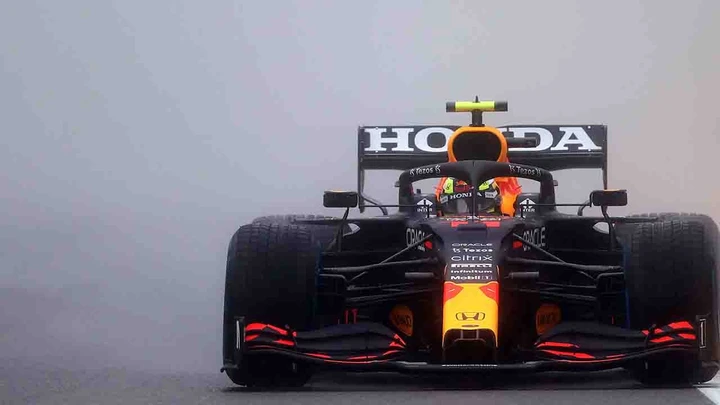 F1, GP Belgio 2021: un disastro, non solo per l'acqua. Vittoria a Verstappen, assegnati punteggi dimezzati
