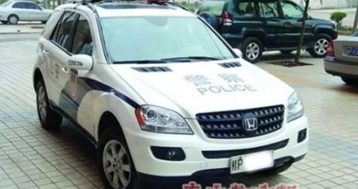 Mercedes Classe M: in Cina un esemplare "mascherato" da Honda